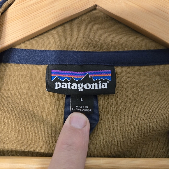 Patagonia Men's Button Pullover - Picture 3 of 7